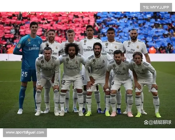 皇马球迷伯纳乌齐声鼓励球队， despite 米利唐早退