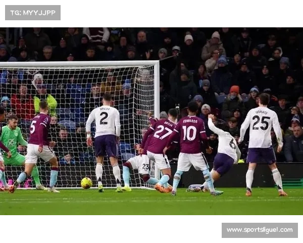 阿森纳1-2曼联，B费与多古撞墙配合反超比分